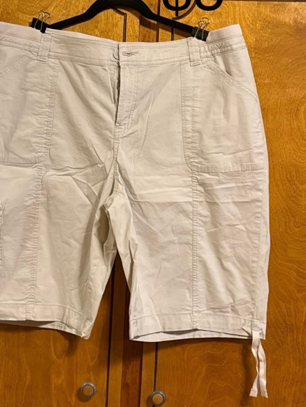 Women’s St John’s Bay cargo shorts in Light khaki… light brown